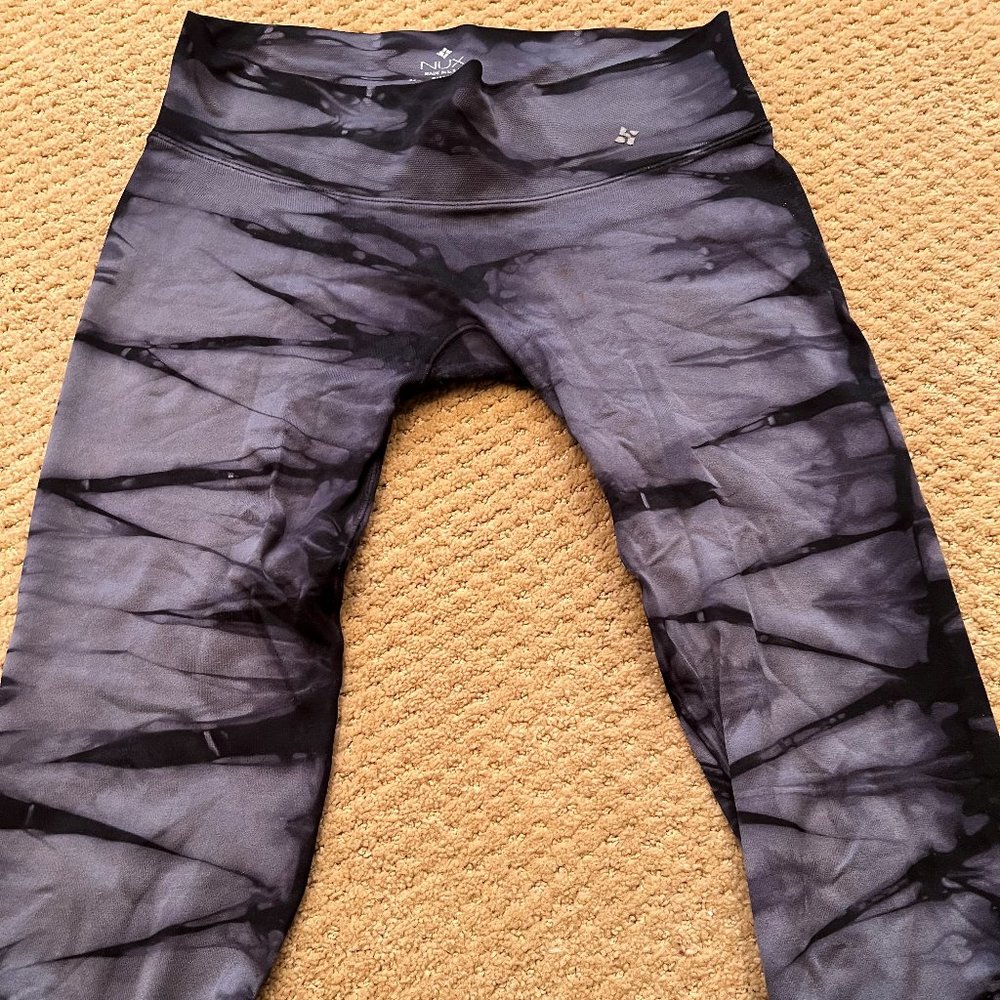 NUX ACTIVE YOGA  CROPPED LEGGINGS SIZE SMALL